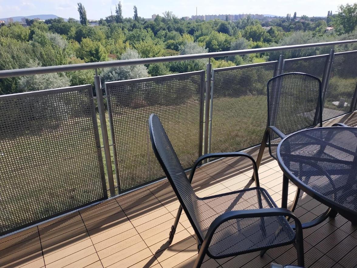 Apartman One To One Štúrovo Екстериор снимка