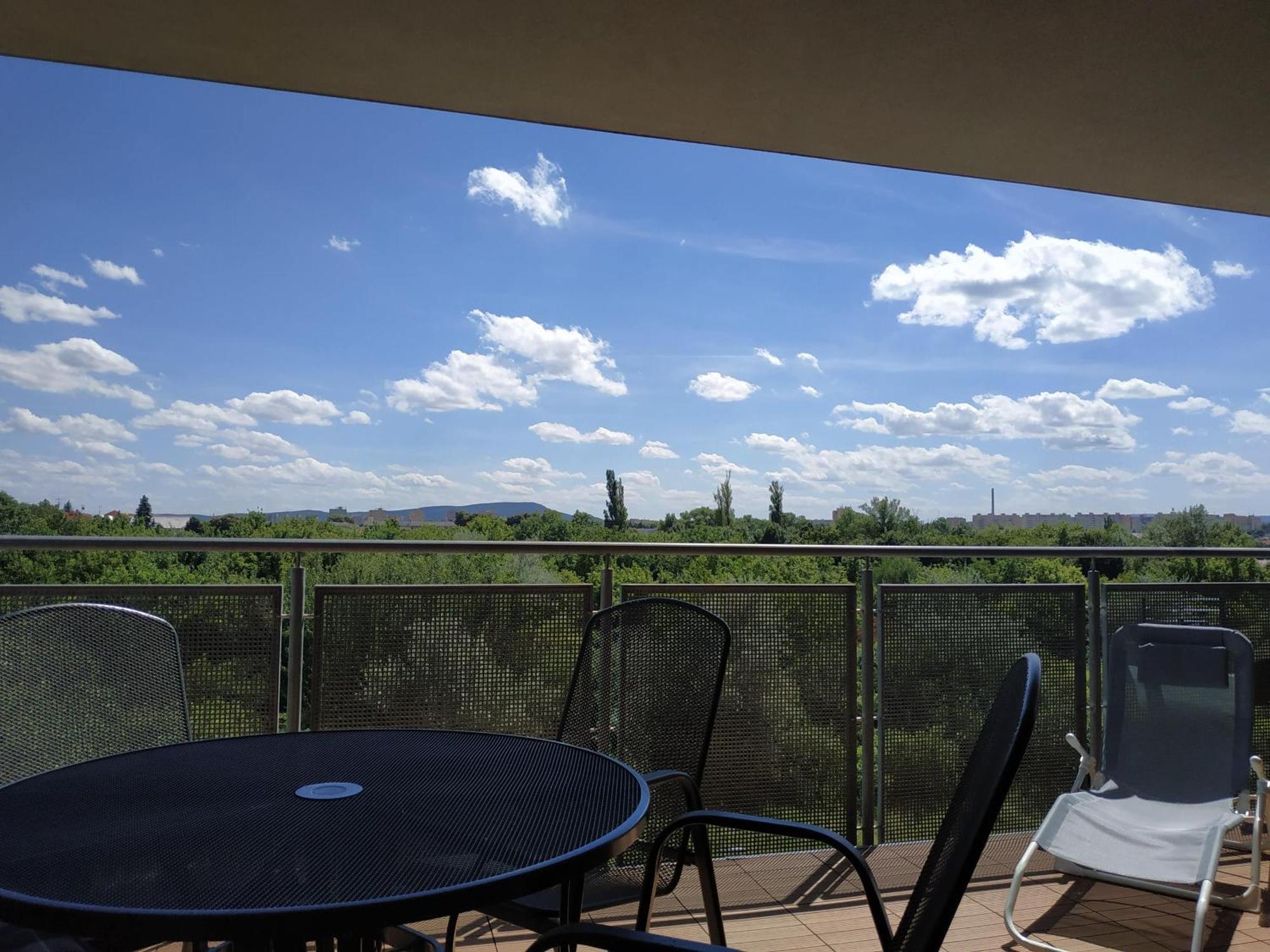 Apartman One To One Štúrovo Екстериор снимка
